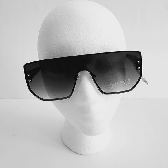Frye Retro Oversized Squared Shield Sunglasses 100% UV Black Gray main image 8